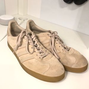 TAN ADIDAS GAZELLE GENTLY USED